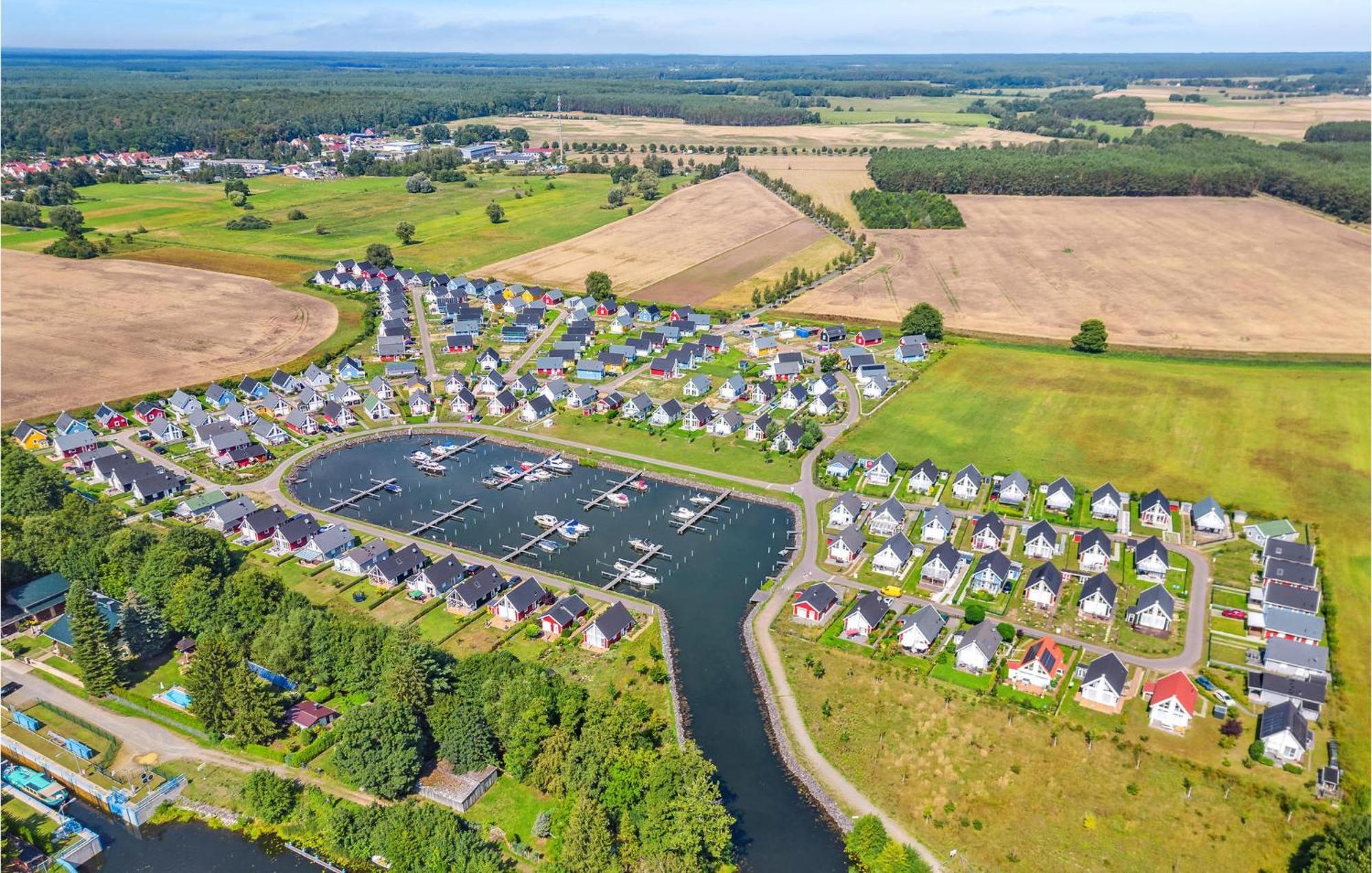 2 Bedroom Lovely Home In Zerpenschleuse Esterno foto